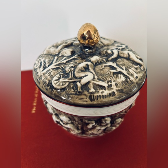 Vintage Italian Capodimonte Lidded Jar - Picture 6 of 9